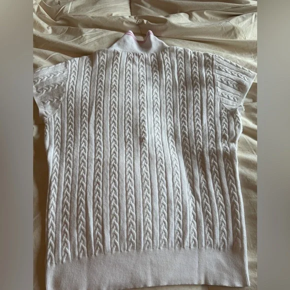 NWOT! Lilly Pulitzer White Cable Knit Top with Pink Label - Picture 4 of 5